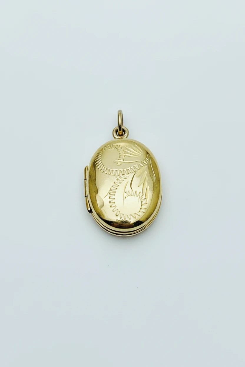 9ct YG Small Oval Engraved Locket