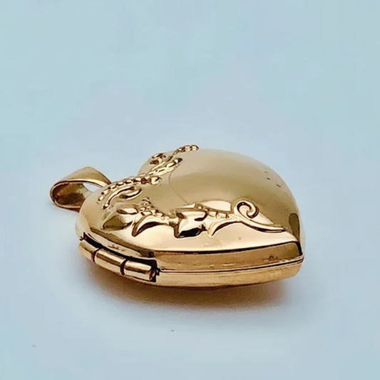 9ct RG Medium Heart Engraved Locket