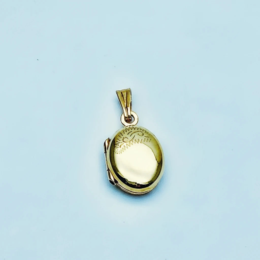 9ct YG Mini Oval Engraved Locket
