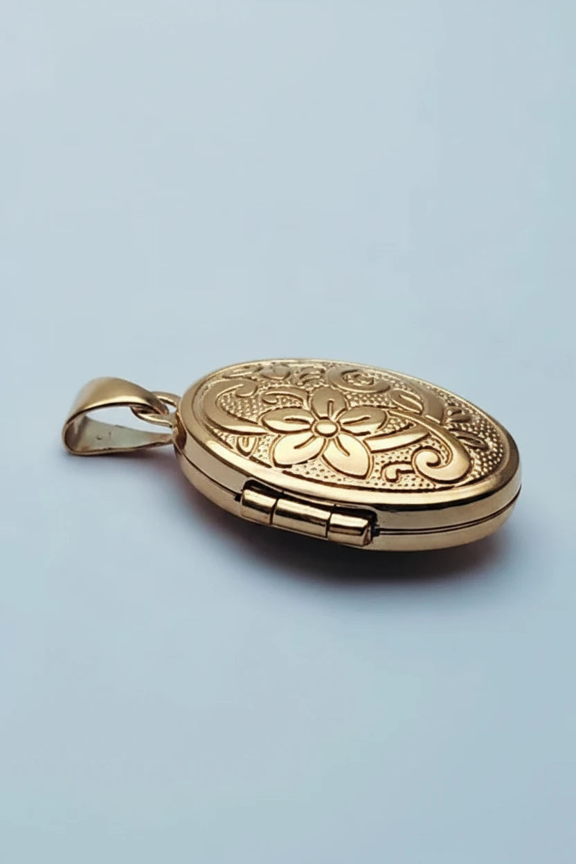 9ct RG Oval Flower Engraved Locket