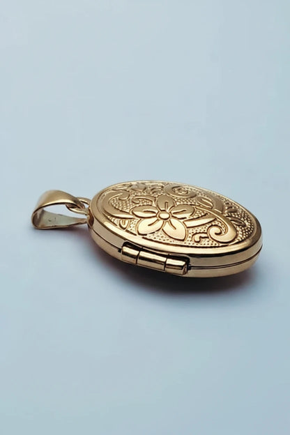 9ct RG Oval Flower Engraved Locket