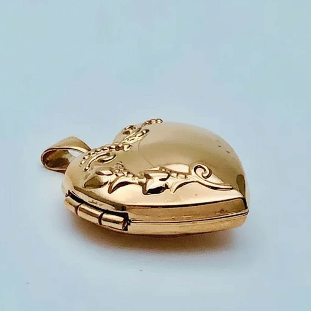 9ct RG Medium Heart Engraved Locket
