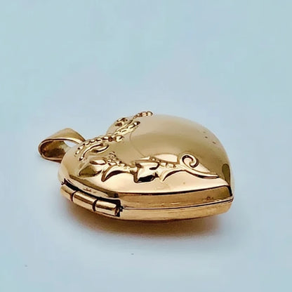 9ct RG Medium Heart Engraved Locket